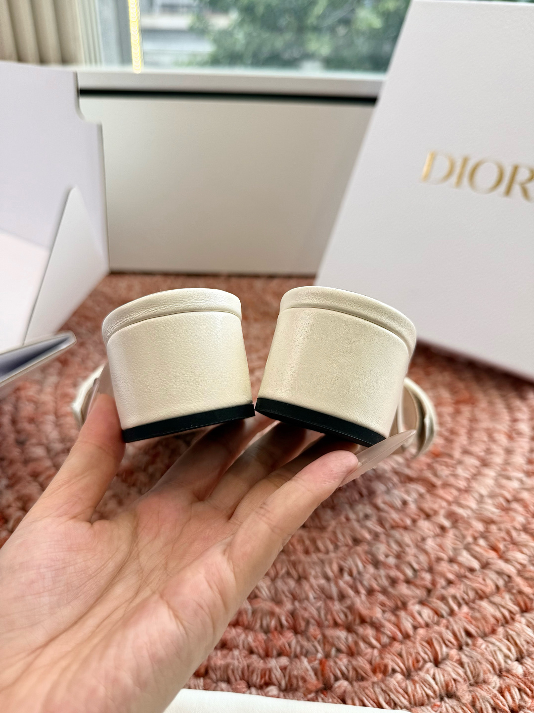 🌾G072顶级品质Dior/迪奥26WF早春新蝴蝶结编织刺绣拖鞋凉鞋标志性金属D字扣缀于鞋头侧畔哑光鎏金