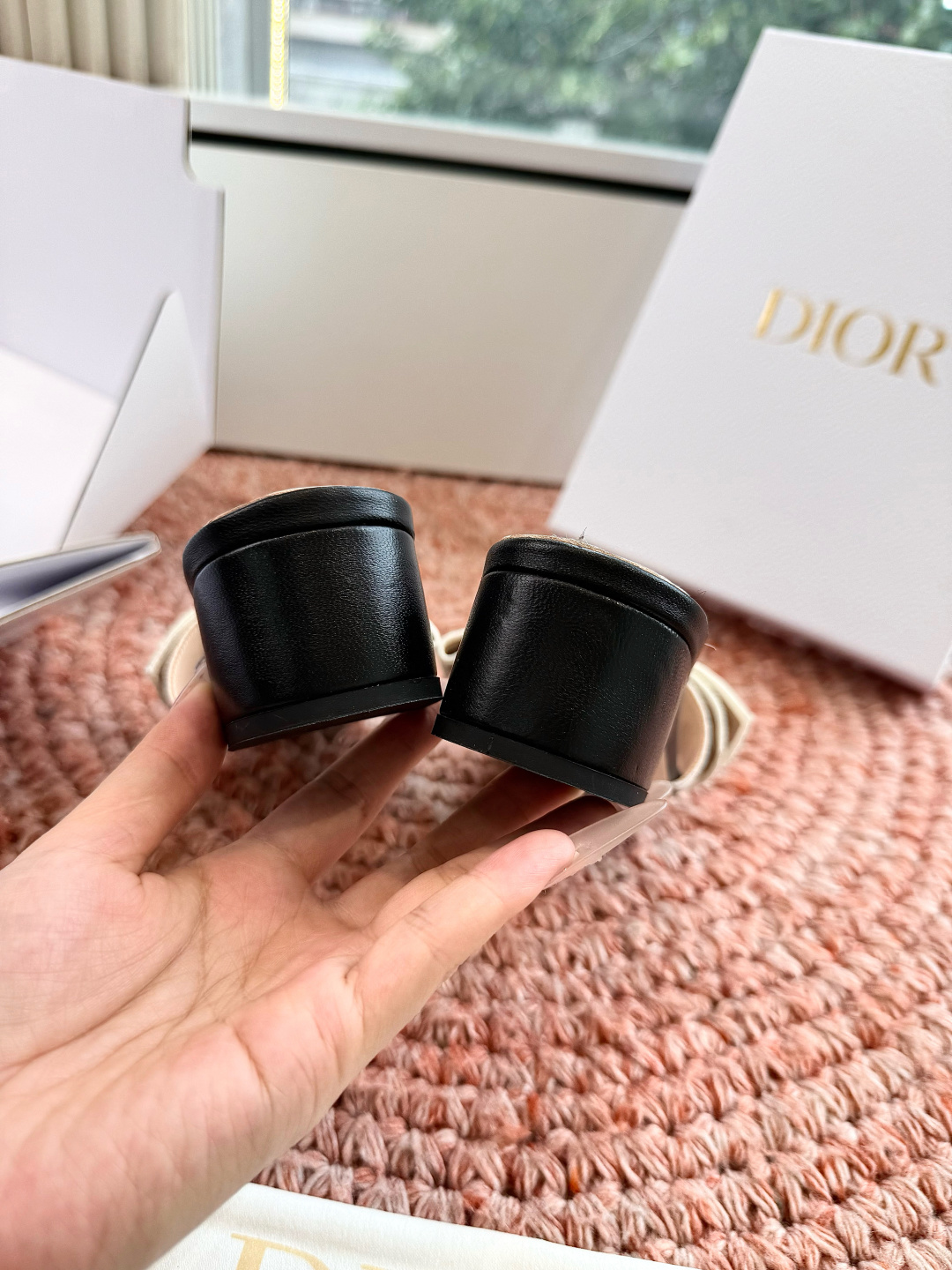 🌾G072顶级品质Dior/迪奥26WF早春新蝴蝶结编织刺绣拖鞋凉鞋标志性金属D字扣缀于鞋头侧畔哑光鎏金