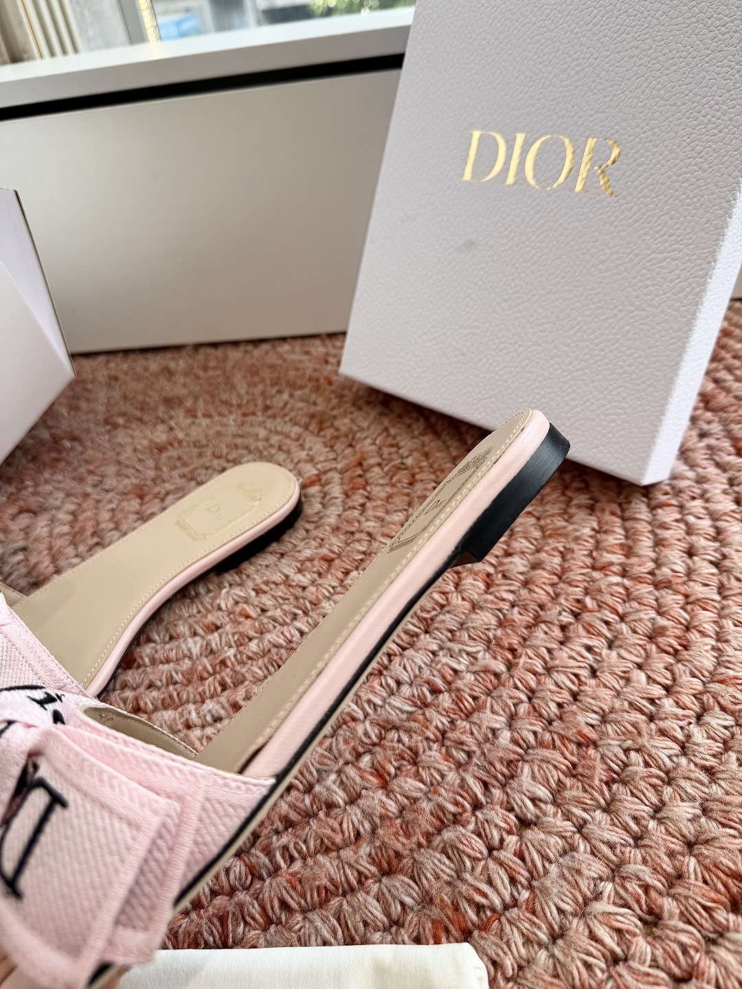 🌾G072顶级品质Dior/迪奥26WF早春新蝴蝶结编织刺绣拖鞋凉鞋标志性金属D字扣缀于鞋头侧畔哑光鎏金