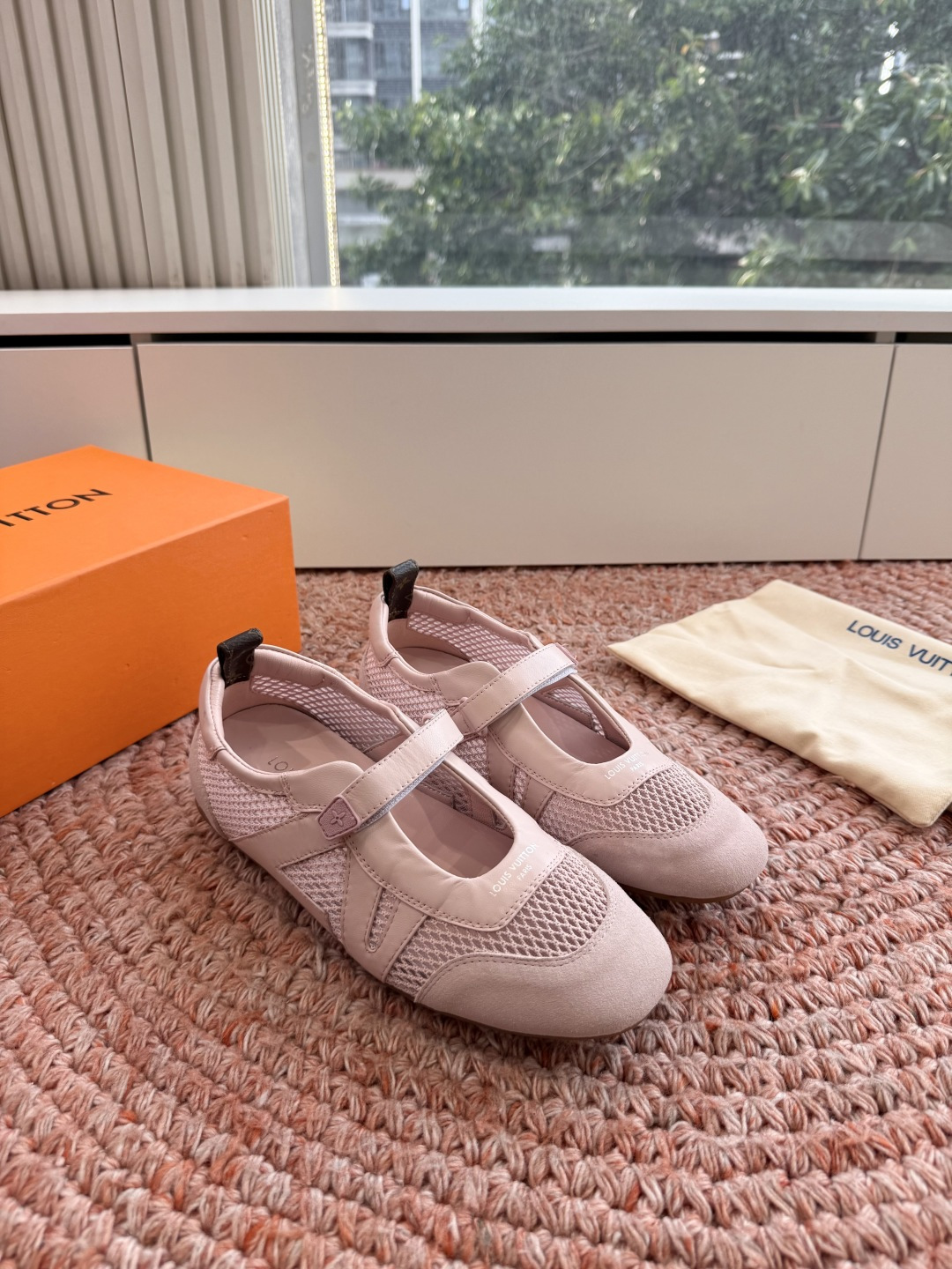 🌾G000所见即所得2026年春夏秀场上推出的 LV Footprint Soccer 芭蕾运动鞋是 P