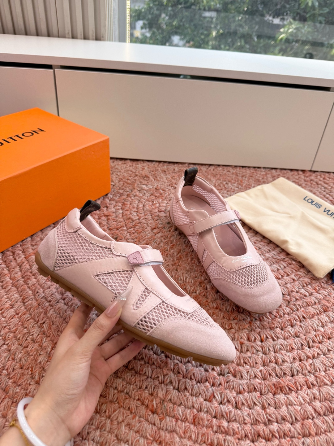 🌾G000所见即所得2026年春夏秀场上推出的 LV Footprint Soccer 芭蕾运动鞋是 P
