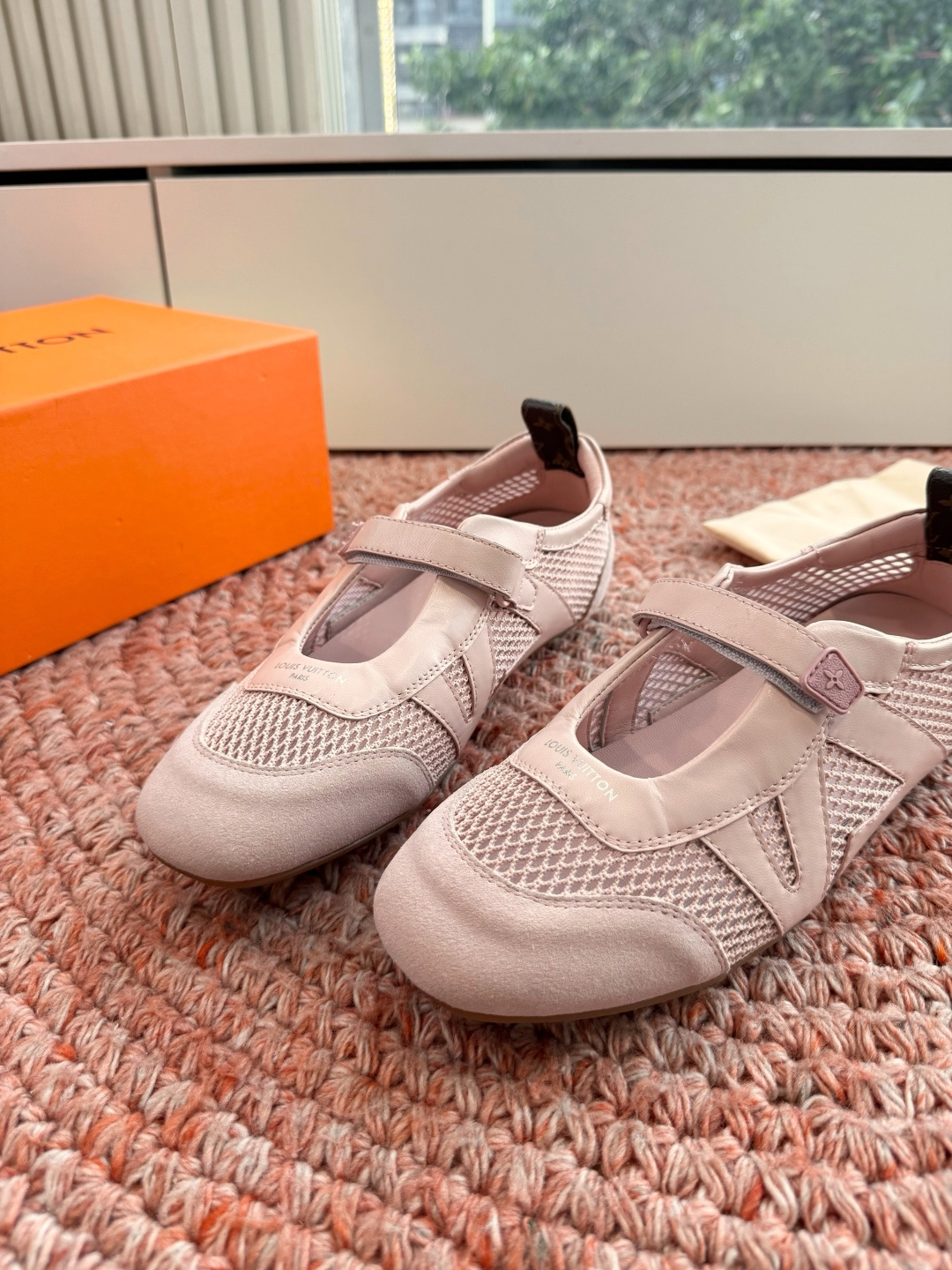 🌾G000所见即所得2026年春夏秀场上推出的 LV Footprint Soccer 芭蕾运动鞋是 P