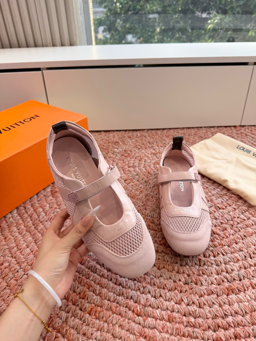 🌾G000所见即所得2026年春夏秀场上推出的 LV Footprint Soccer 芭蕾运动鞋是 P