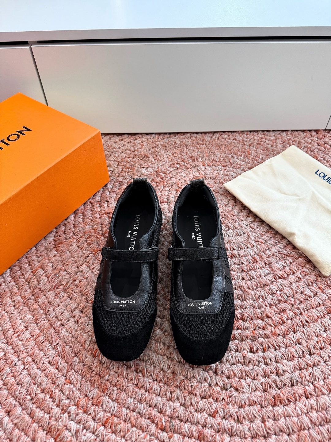 🌾G000所见即所得2026年春夏秀场上推出的 LV Footprint Soccer 芭蕾运动鞋是 P