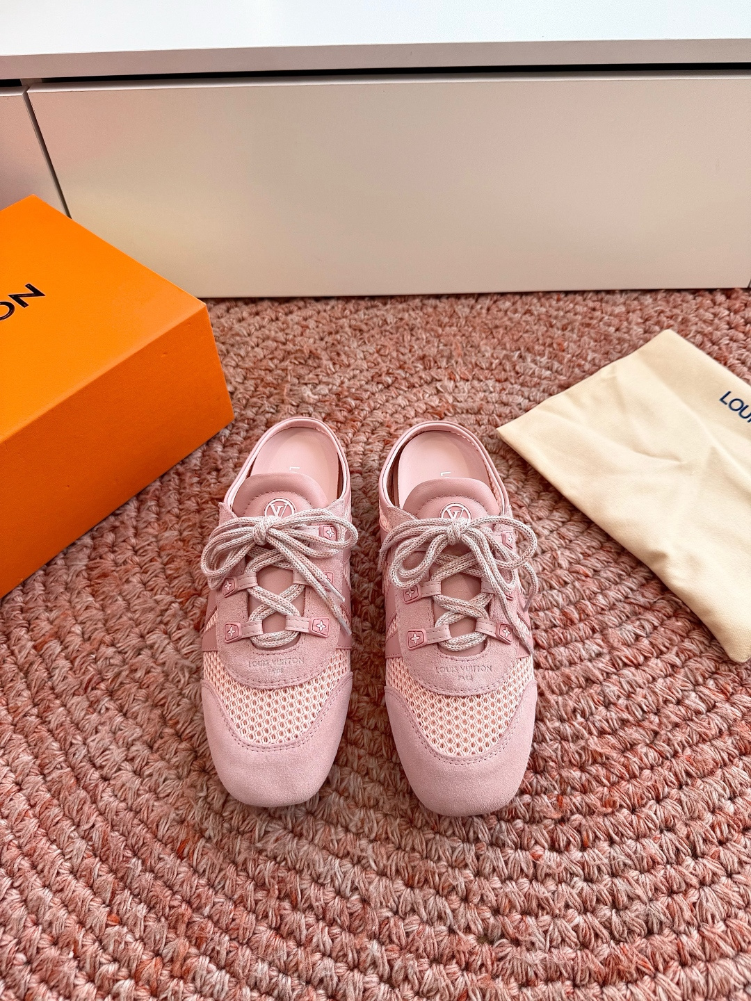🌾G000所见即所得2026年春夏秀场上推出的 LV Footprint Soccer 芭蕾运动鞋是 P