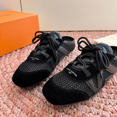 🌾G000所见即所得2026年春夏秀场上推出的 LV Footprint Soccer 芭蕾运动鞋是 P 🌾G000所见即所得2026年春夏秀场上推出的 LV Footprint Soccer 芭蕾运动鞋是 P