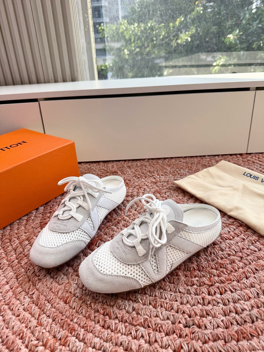 🌾G000所见即所得2026年春夏秀场上推出的 LV Footprint Soccer 芭蕾运动鞋是 P