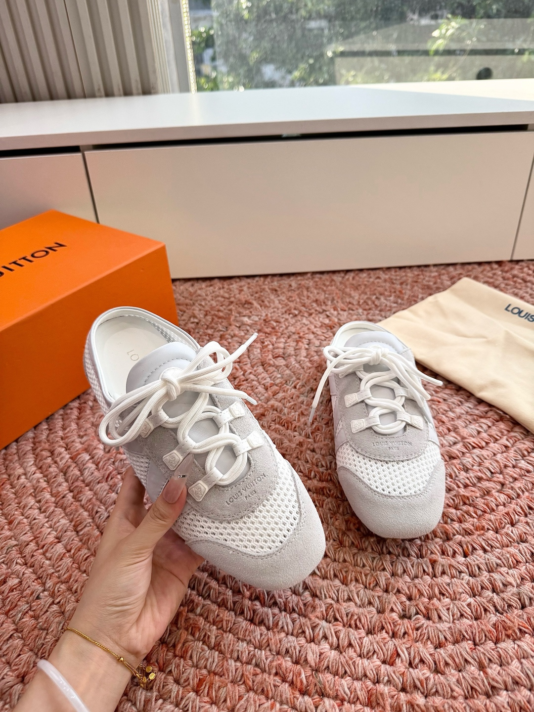 🌾G000所见即所得2026年春夏秀场上推出的 LV Footprint Soccer 芭蕾运动鞋是 P