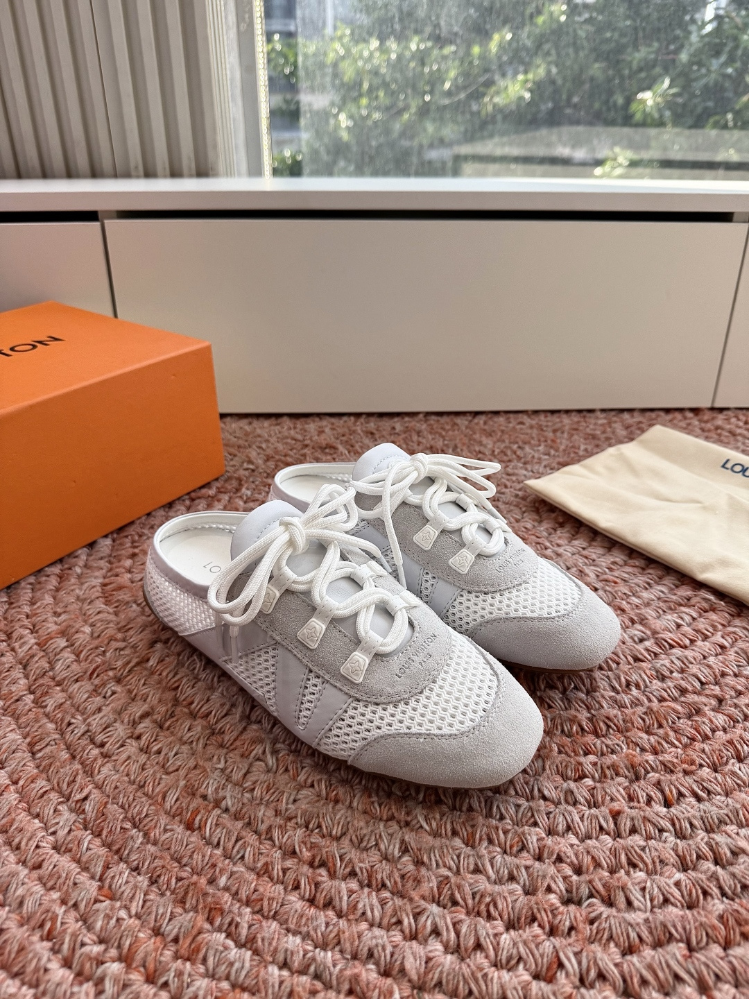 🌾G000所见即所得2026年春夏秀场上推出的 LV Footprint Soccer 芭蕾运动鞋是 P