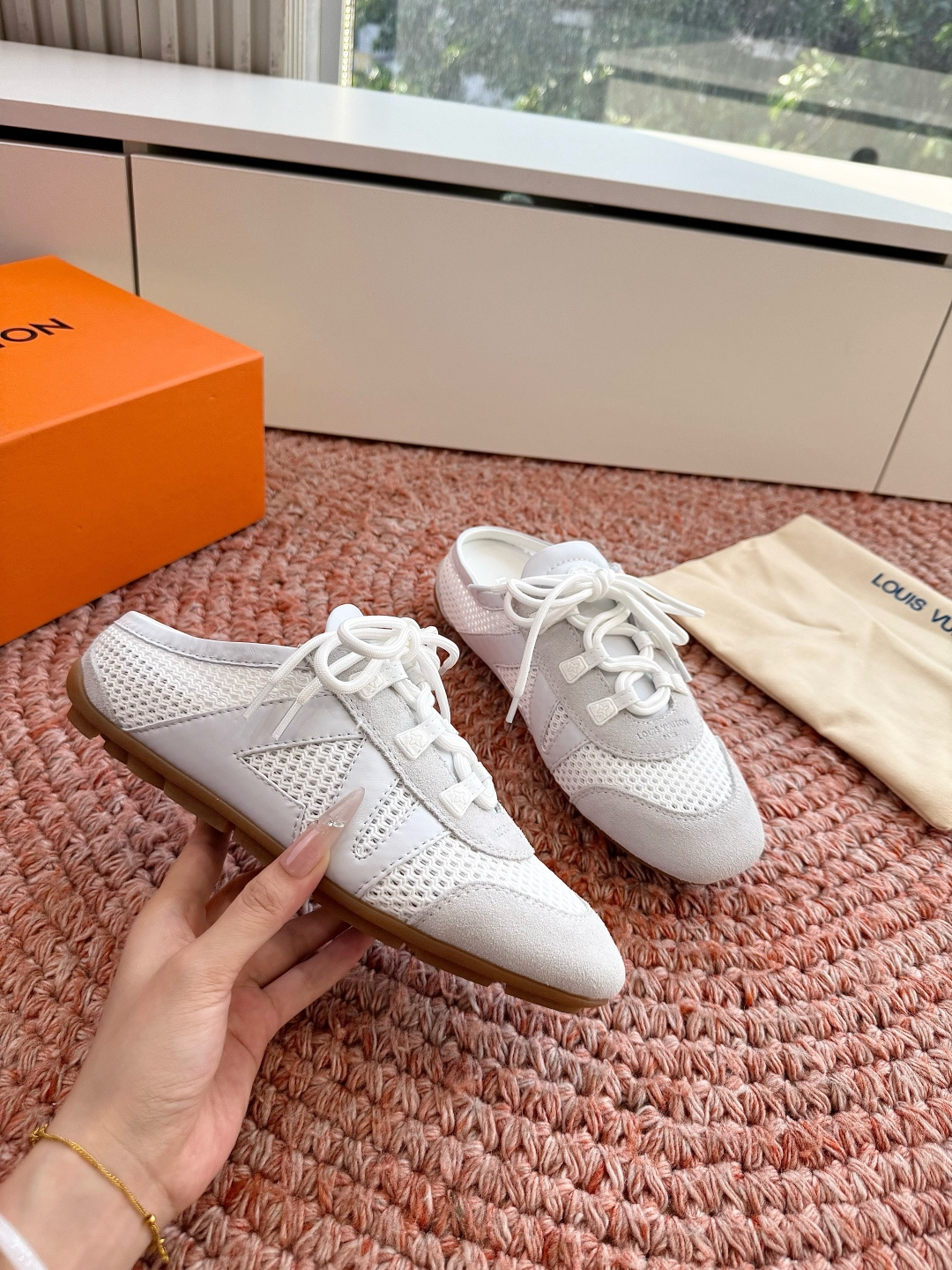 🌾G000所见即所得2026年春夏秀场上推出的 LV Footprint Soccer 芭蕾运动鞋是 P