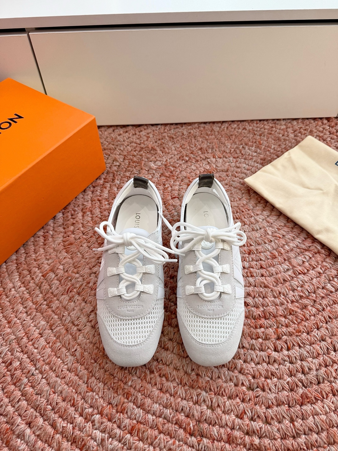 🌾G000所见即所得2026年春夏秀场上推出的 LV Footprint Soccer 芭蕾运动鞋是 P