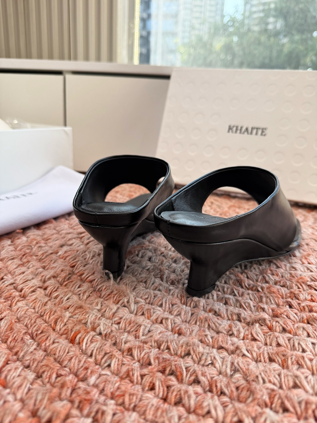 🌾G213顶级品质KHAIT*26ss夏季新款交叉绑带高跟凉鞋这双交叉绑带高跟凉鞋,把品牌标志性的极简美 🌾G213顶级品质KHAIT*26ss夏季新款交叉绑带高跟凉鞋这双交叉绑带高跟凉鞋,把品牌标志性的极简美
