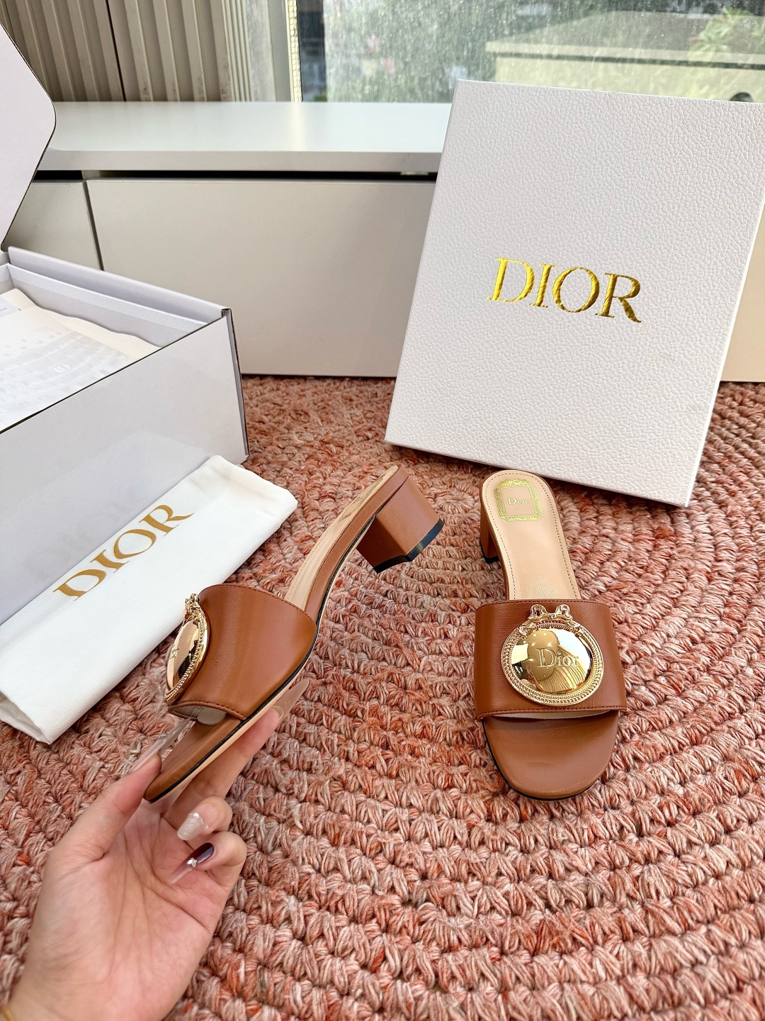 🌾G072顶级品质Dior/迪奥26WF早春新蝴蝶结编织刺绣拖鞋凉鞋标志性金属D字扣缀于鞋头侧畔哑光鎏金