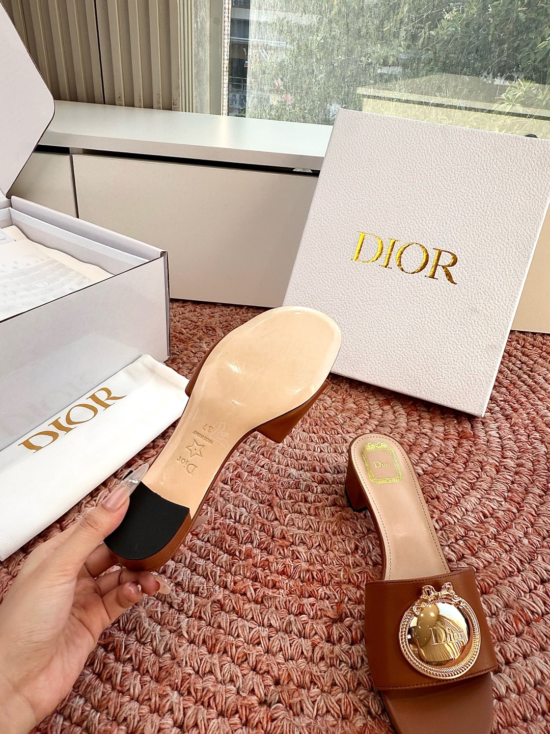 🌾G072顶级品质Dior/迪奥26WF早春新蝴蝶结编织刺绣拖鞋凉鞋标志性金属D字扣缀于鞋头侧畔哑光鎏金