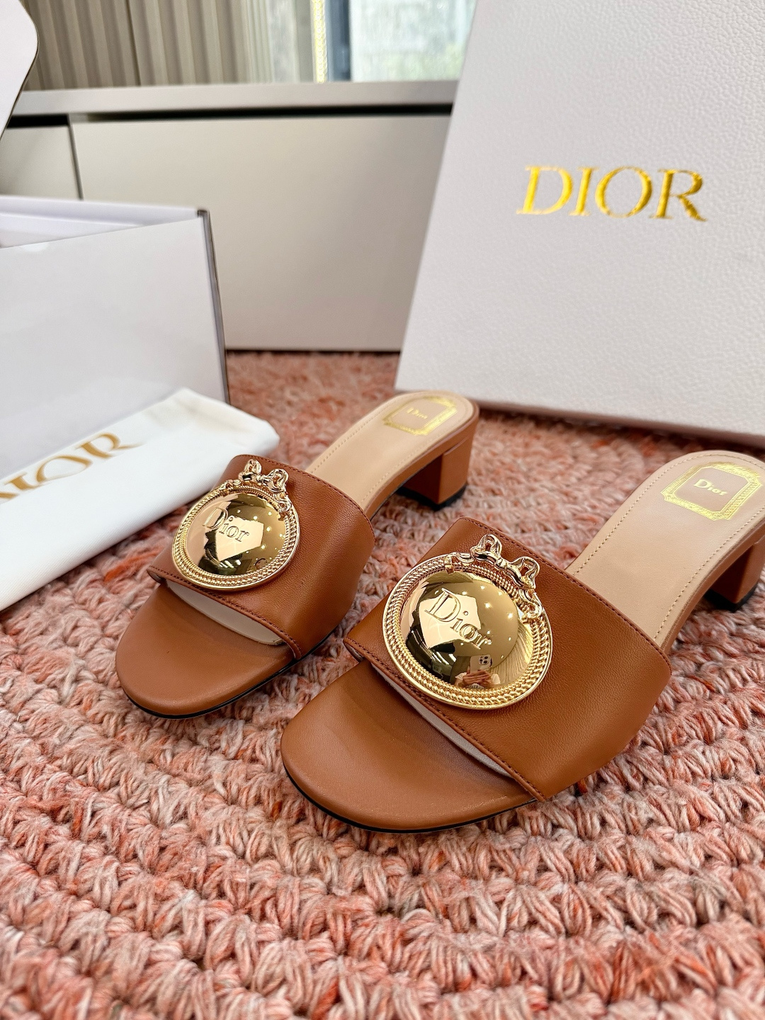 🌾G072顶级品质Dior/迪奥26WF早春新蝴蝶结编织刺绣拖鞋凉鞋标志性金属D字扣缀于鞋头侧畔哑光鎏金