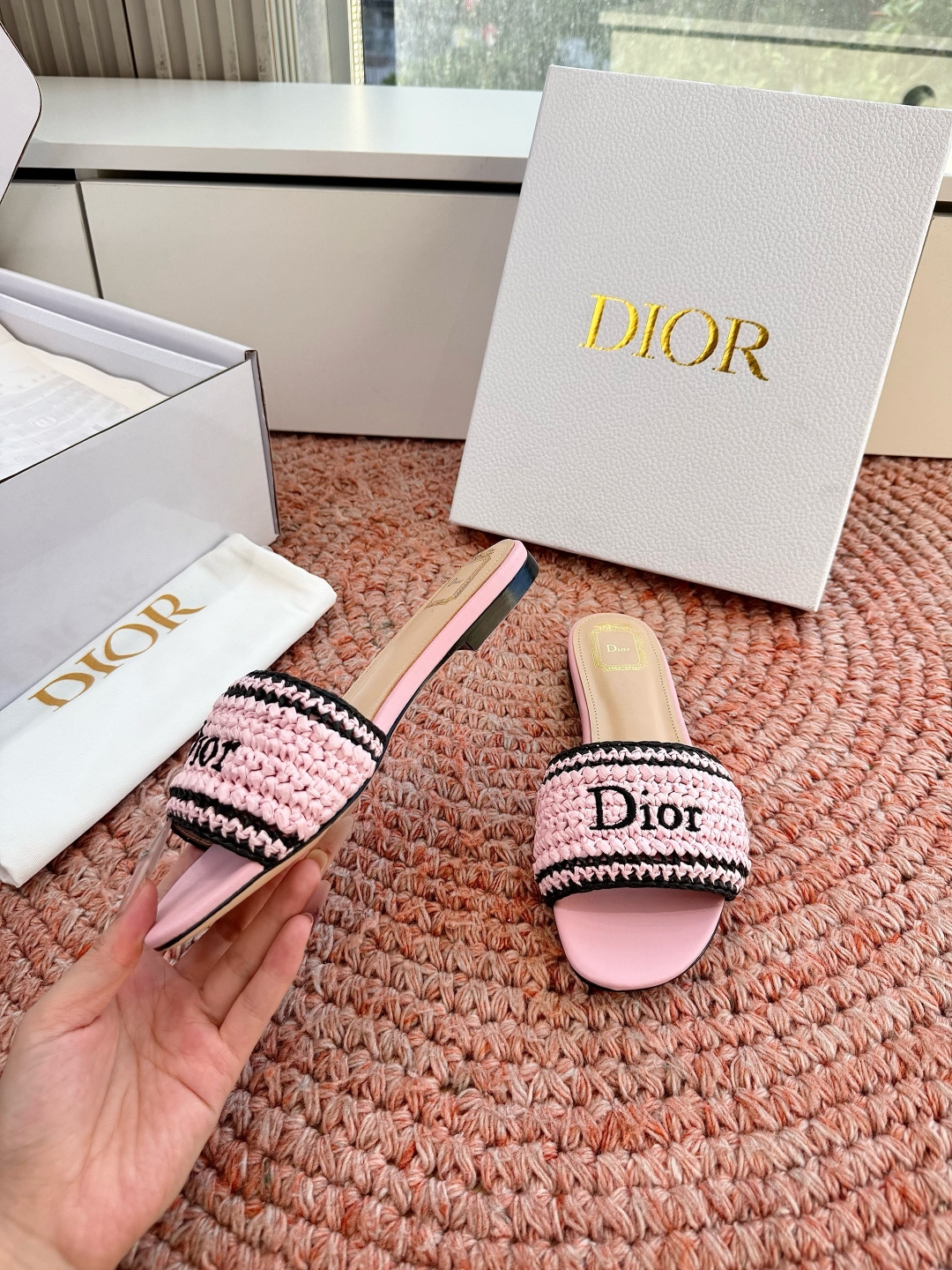 🌾G072顶级品质Dior/迪奥26WF早春新蝴蝶结编织刺绣拖鞋凉鞋标志性金属D字扣缀于鞋头侧畔哑光鎏金