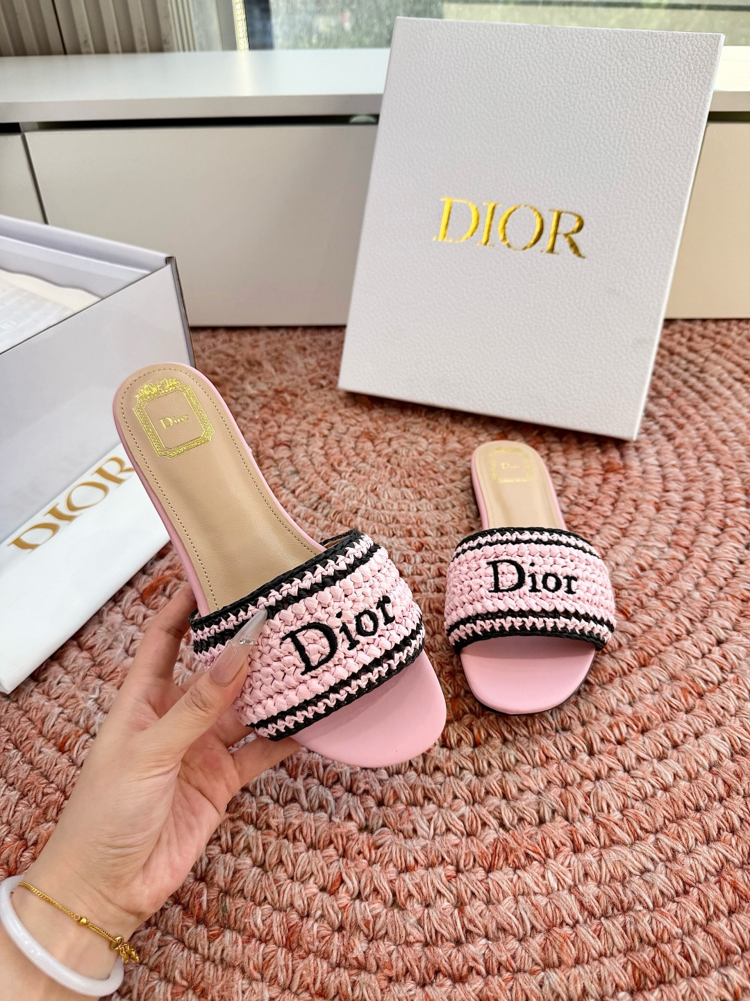 🌾G072顶级品质Dior/迪奥26WF早春新蝴蝶结编织刺绣拖鞋凉鞋标志性金属D字扣缀于鞋头侧畔哑光鎏金