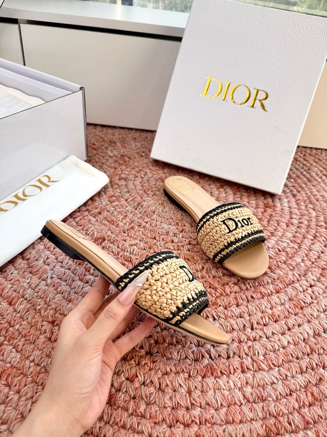 🌾G072顶级品质Dior/迪奥26WF早春新蝴蝶结编织刺绣拖鞋凉鞋标志性金属D字扣缀于鞋头侧畔哑光鎏金
