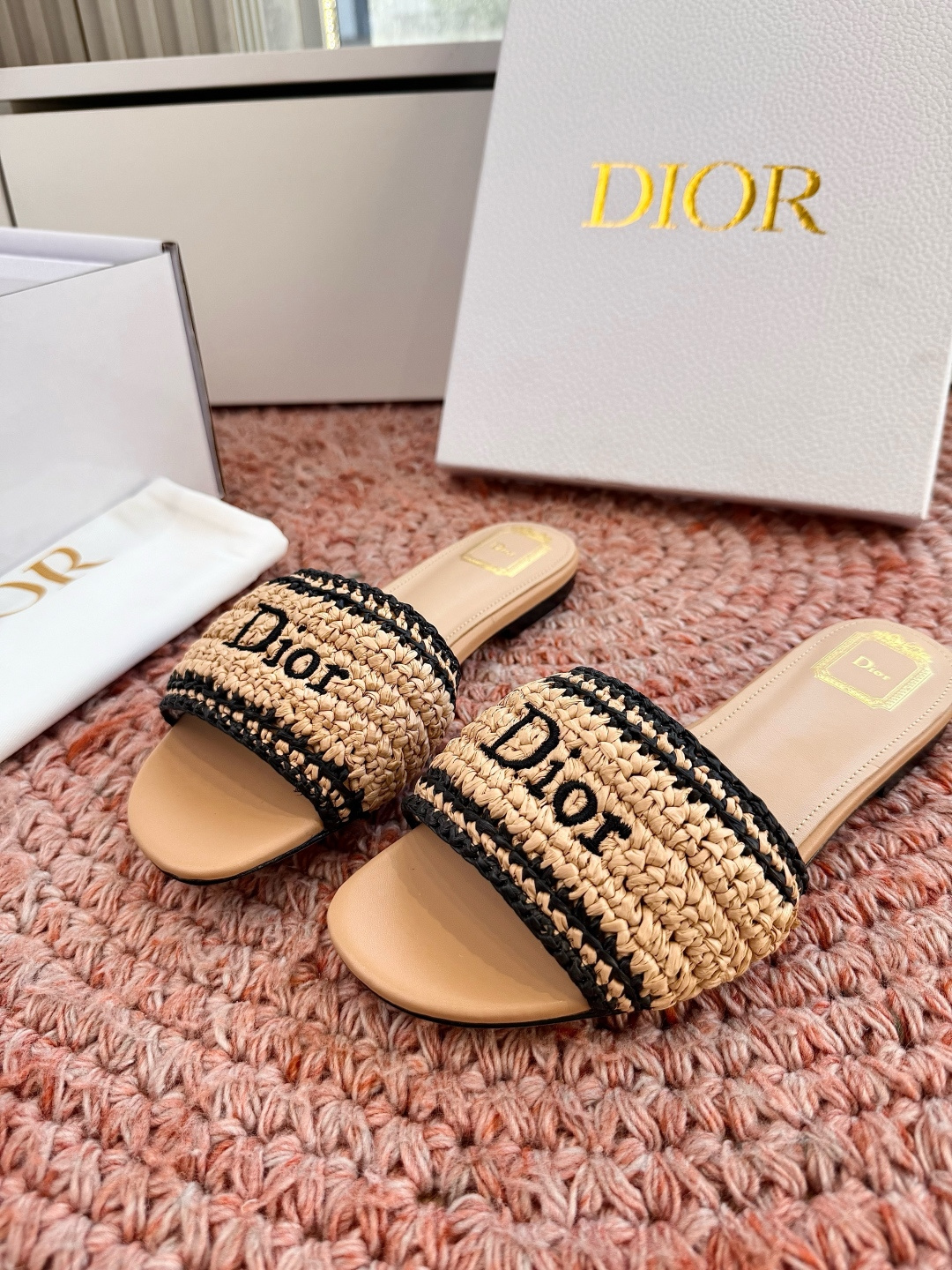 🌾G072顶级品质Dior/迪奥26WF早春新蝴蝶结编织刺绣拖鞋凉鞋标志性金属D字扣缀于鞋头侧畔哑光鎏金