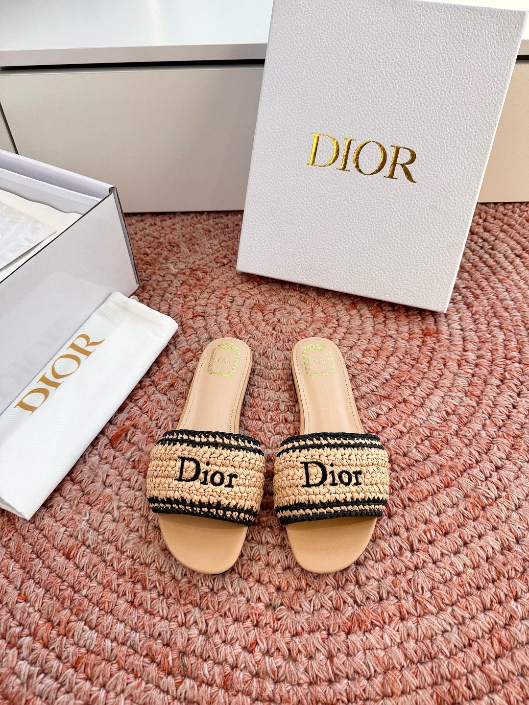 🌾G072顶级品质Dior/迪奥26WF早春新蝴蝶结编织刺绣拖鞋凉鞋标志性金属D字扣缀于鞋头侧畔哑光鎏金