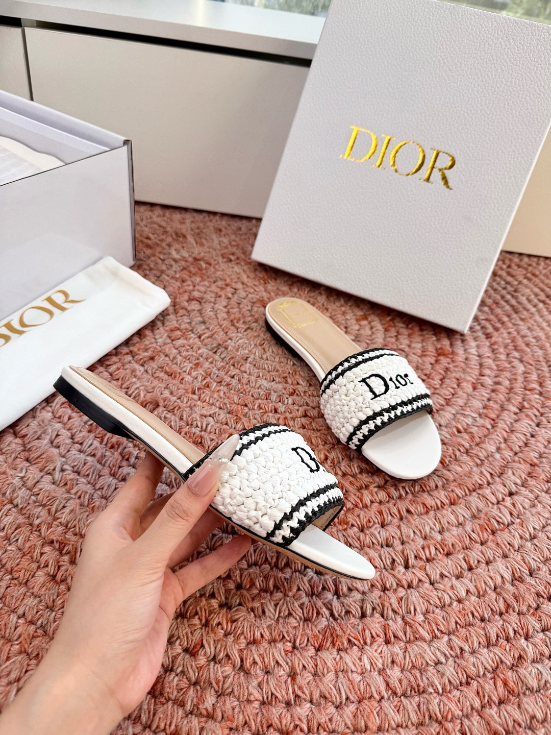 🌾G072顶级品质Dior/迪奥26WF早春新蝴蝶结编织刺绣拖鞋凉鞋标志性金属D字扣缀于鞋头侧畔哑光鎏金