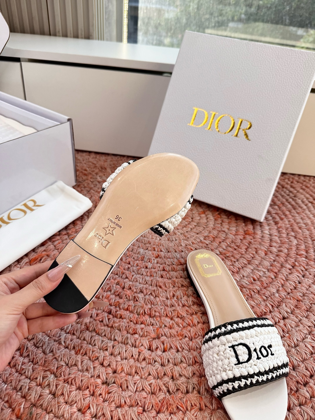🌾G072顶级品质Dior/迪奥26WF早春新蝴蝶结编织刺绣拖鞋凉鞋标志性金属D字扣缀于鞋头侧畔哑光鎏金
