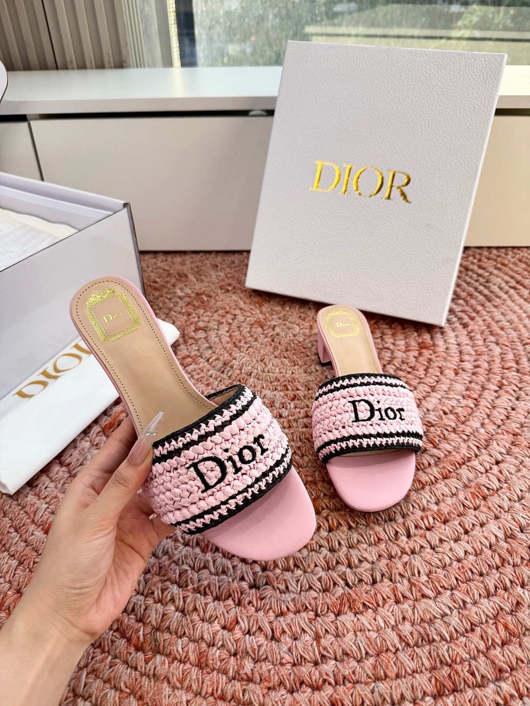 🌾G072顶级品质Dior/迪奥26WF早春新蝴蝶结编织刺绣拖鞋凉鞋标志性金属D字扣缀于鞋头侧畔哑光鎏金
