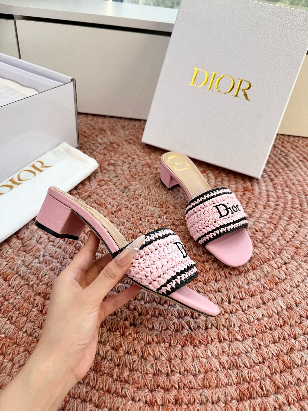 🌾G072顶级品质Dior/迪奥26WF早春新蝴蝶结编织刺绣拖鞋凉鞋标志性金属D字扣缀于鞋头侧畔哑光鎏金