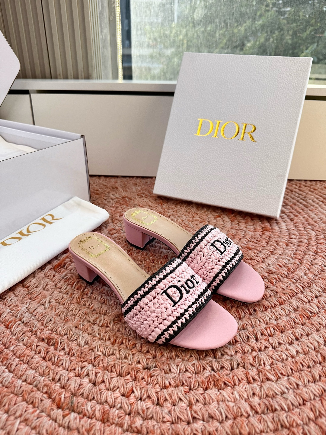 🌾G072顶级品质Dior/迪奥26WF早春新蝴蝶结编织刺绣拖鞋凉鞋标志性金属D字扣缀于鞋头侧畔哑光鎏金