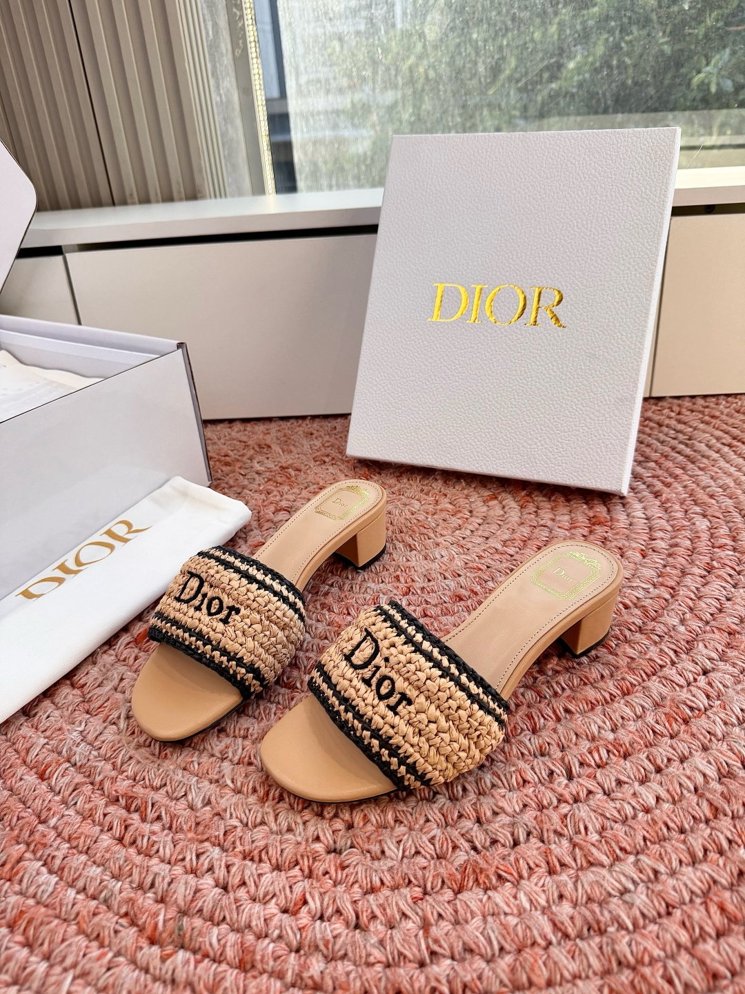 🌾G072顶级品质Dior/迪奥26WF早春新蝴蝶结编织刺绣拖鞋凉鞋标志性金属D字扣缀于鞋头侧畔哑光鎏金
