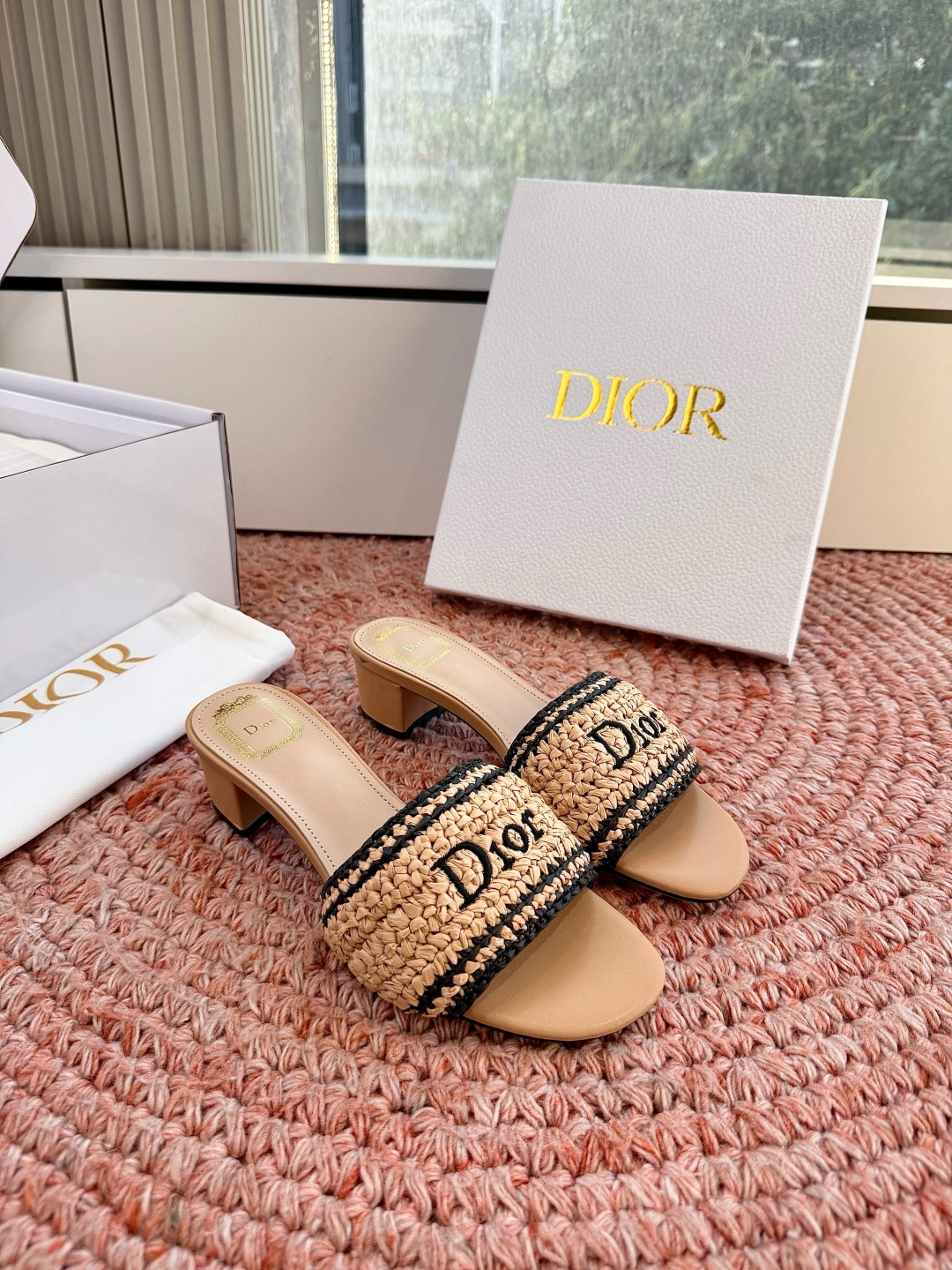 🌾G072顶级品质Dior/迪奥26WF早春新蝴蝶结编织刺绣拖鞋凉鞋标志性金属D字扣缀于鞋头侧畔哑光鎏金