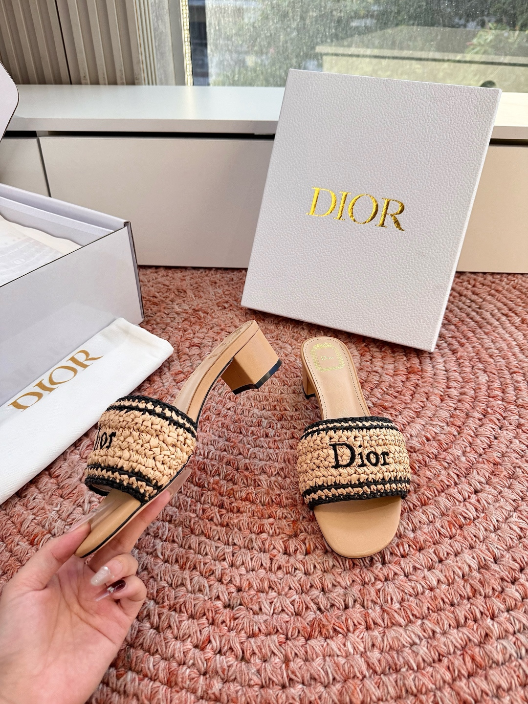 🌾G072顶级品质Dior/迪奥26WF早春新蝴蝶结编织刺绣拖鞋凉鞋标志性金属D字扣缀于鞋头侧畔哑光鎏金
