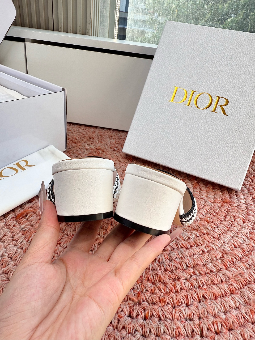 🌾G072顶级品质Dior/迪奥26WF早春新蝴蝶结编织刺绣拖鞋凉鞋标志性金属D字扣缀于鞋头侧畔哑光鎏金