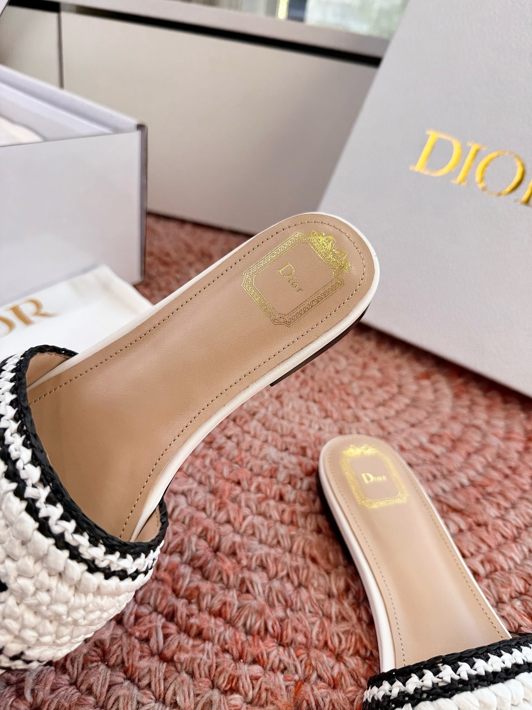 🌾G072顶级品质Dior/迪奥26WF早春新蝴蝶结编织刺绣拖鞋凉鞋标志性金属D字扣缀于鞋头侧畔哑光鎏金