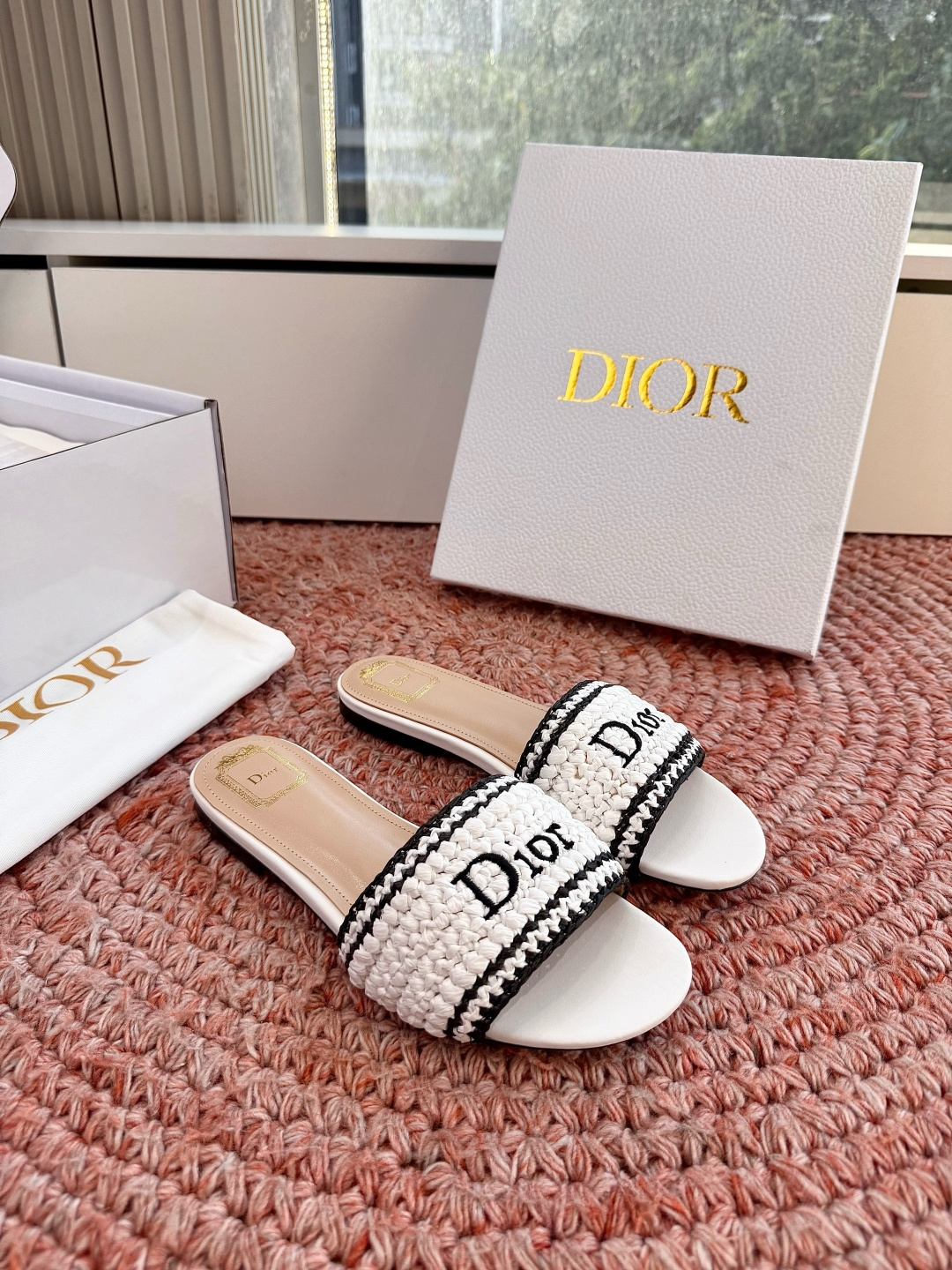 🌾G072顶级品质Dior/迪奥26WF早春新蝴蝶结编织刺绣拖鞋凉鞋标志性金属D字扣缀于鞋头侧畔哑光鎏金