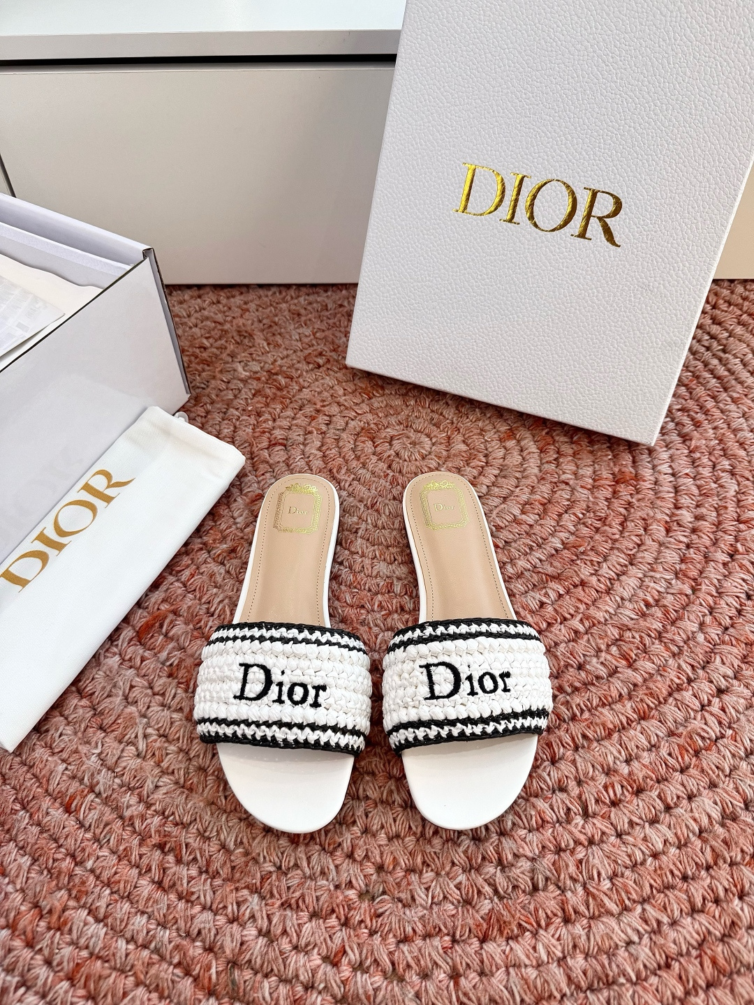🌾G072顶级品质Dior/迪奥26WF早春新蝴蝶结编织刺绣拖鞋凉鞋标志性金属D字扣缀于鞋头侧畔哑光鎏金