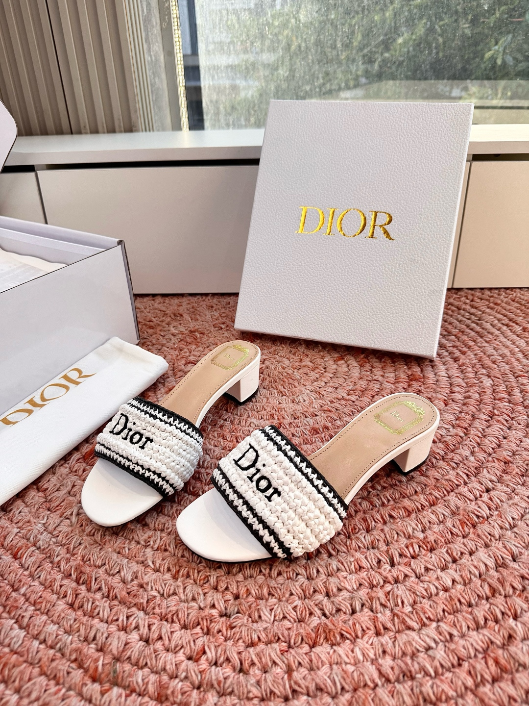 🌾G072顶级品质Dior/迪奥26WF早春新蝴蝶结编织刺绣拖鞋凉鞋标志性金属D字扣缀于鞋头侧畔哑光鎏金