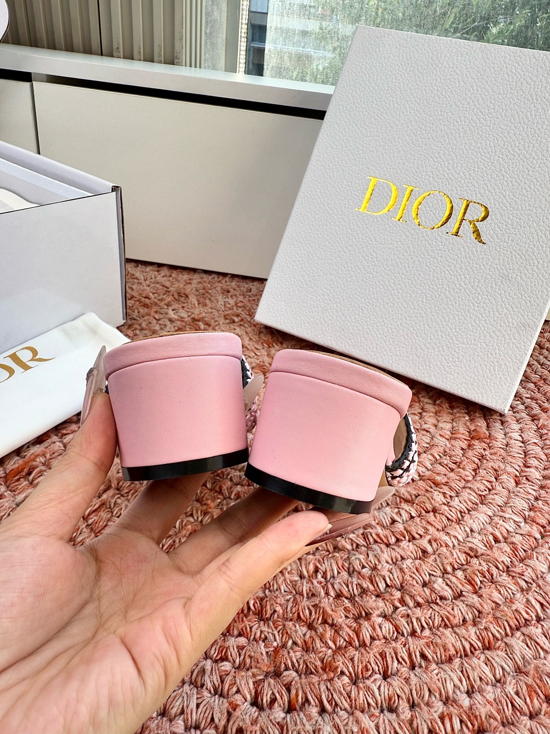 🌾G072顶级品质Dior/迪奥26WF早春新蝴蝶结编织刺绣拖鞋凉鞋标志性金属D字扣缀于鞋头侧畔哑光鎏金