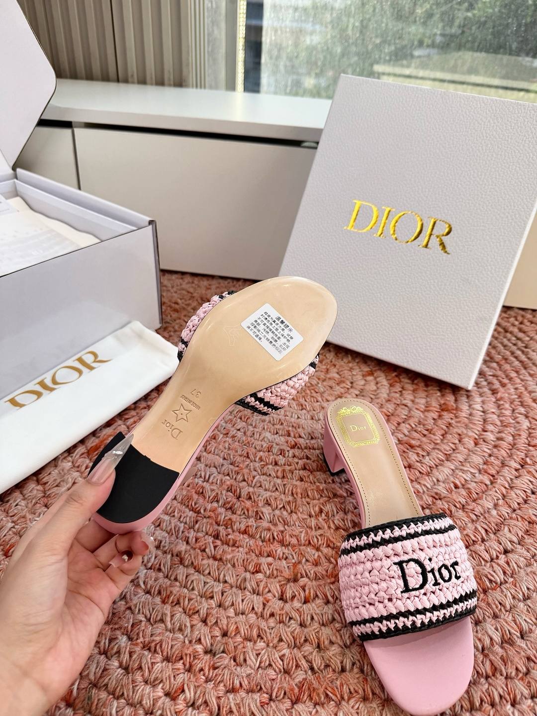 🌾G072顶级品质Dior/迪奥26WF早春新蝴蝶结编织刺绣拖鞋凉鞋标志性金属D字扣缀于鞋头侧畔哑光鎏金