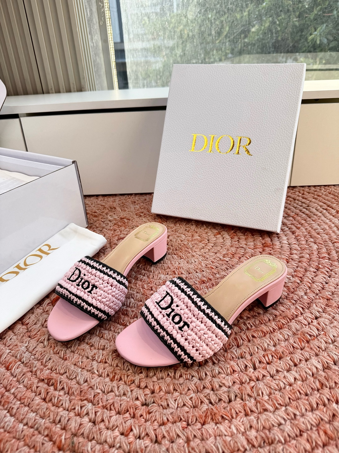 🌾G072顶级品质Dior/迪奥26WF早春新蝴蝶结编织刺绣拖鞋凉鞋标志性金属D字扣缀于鞋头侧畔哑光鎏金