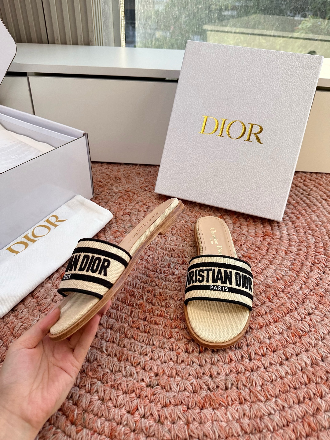 🌾G072顶级品质Dior/迪奥26WF早春新蝴蝶结编织刺绣拖鞋凉鞋标志性金属D字扣缀于鞋头侧畔哑光鎏金