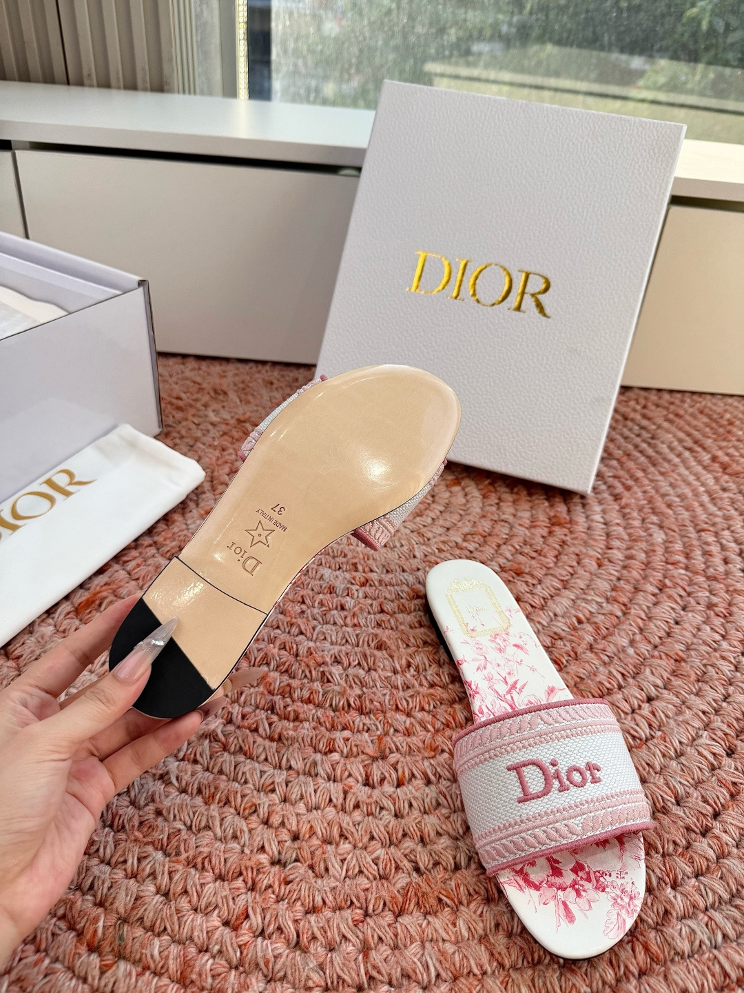 🌾G072顶级品质Dior/迪奥26WF早春新蝴蝶结编织刺绣拖鞋凉鞋标志性金属D字扣缀于鞋头侧畔哑光鎏金