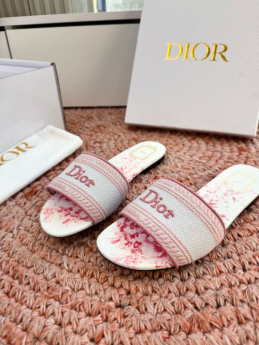 🌾G072顶级品质Dior/迪奥26WF早春新蝴蝶结编织刺绣拖鞋凉鞋标志性金属D字扣缀于鞋头侧畔哑光鎏金