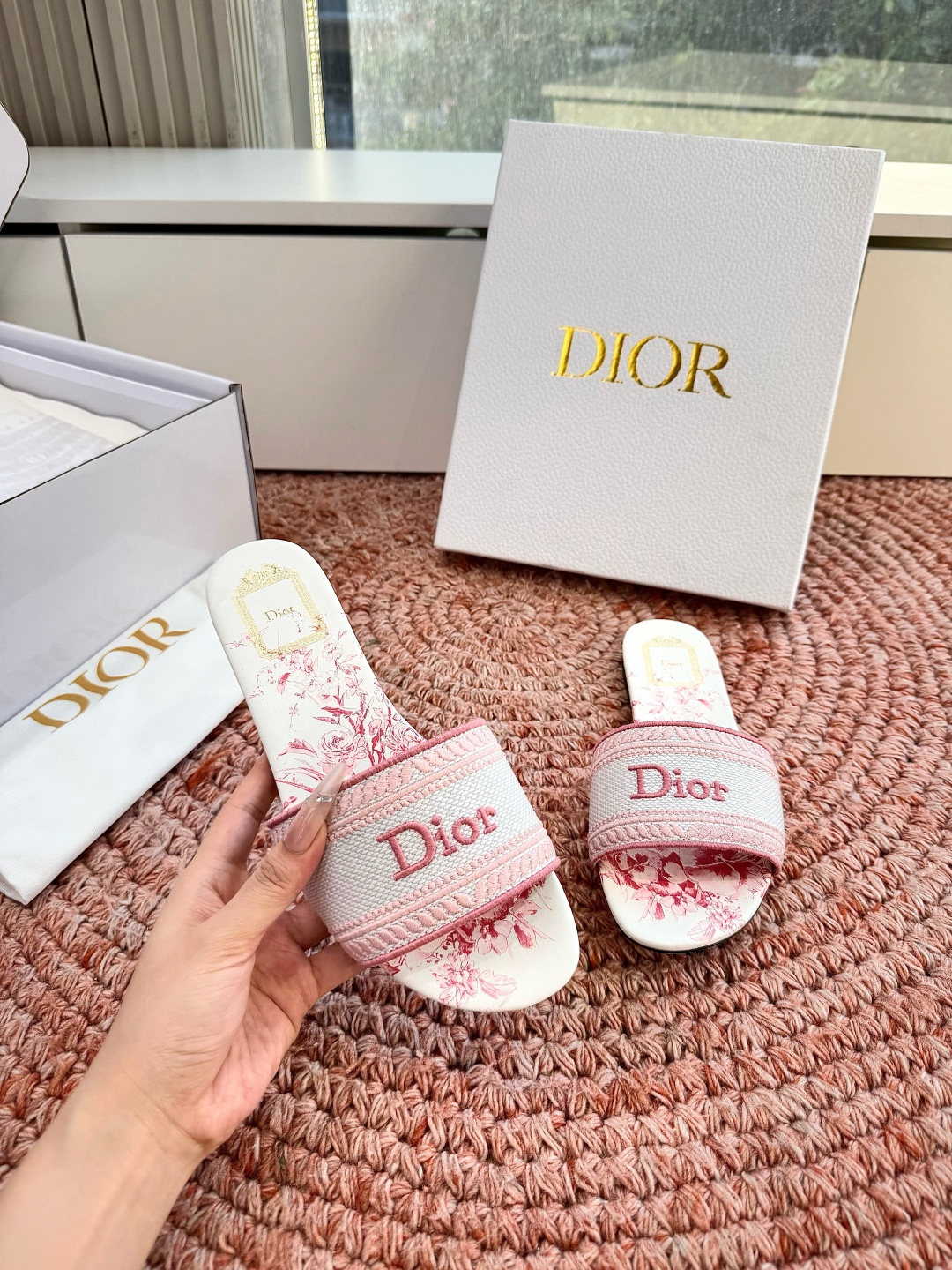 🌾G072顶级品质Dior/迪奥26WF早春新蝴蝶结编织刺绣拖鞋凉鞋标志性金属D字扣缀于鞋头侧畔哑光鎏金