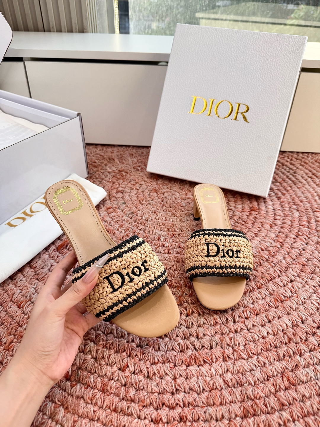 🌾G072顶级品质Dior/迪奥26WF早春新蝴蝶结编织刺绣拖鞋凉鞋标志性金属D字扣缀于鞋头侧畔哑光鎏金