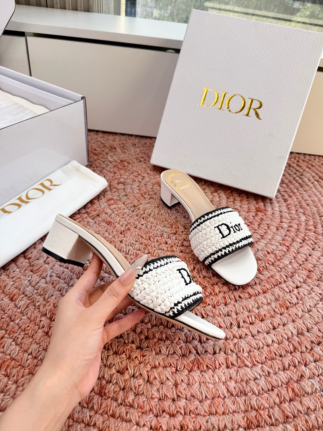 🌾G072顶级品质Dior/迪奥26WF早春新蝴蝶结编织刺绣拖鞋凉鞋标志性金属D字扣缀于鞋头侧畔哑光鎏金