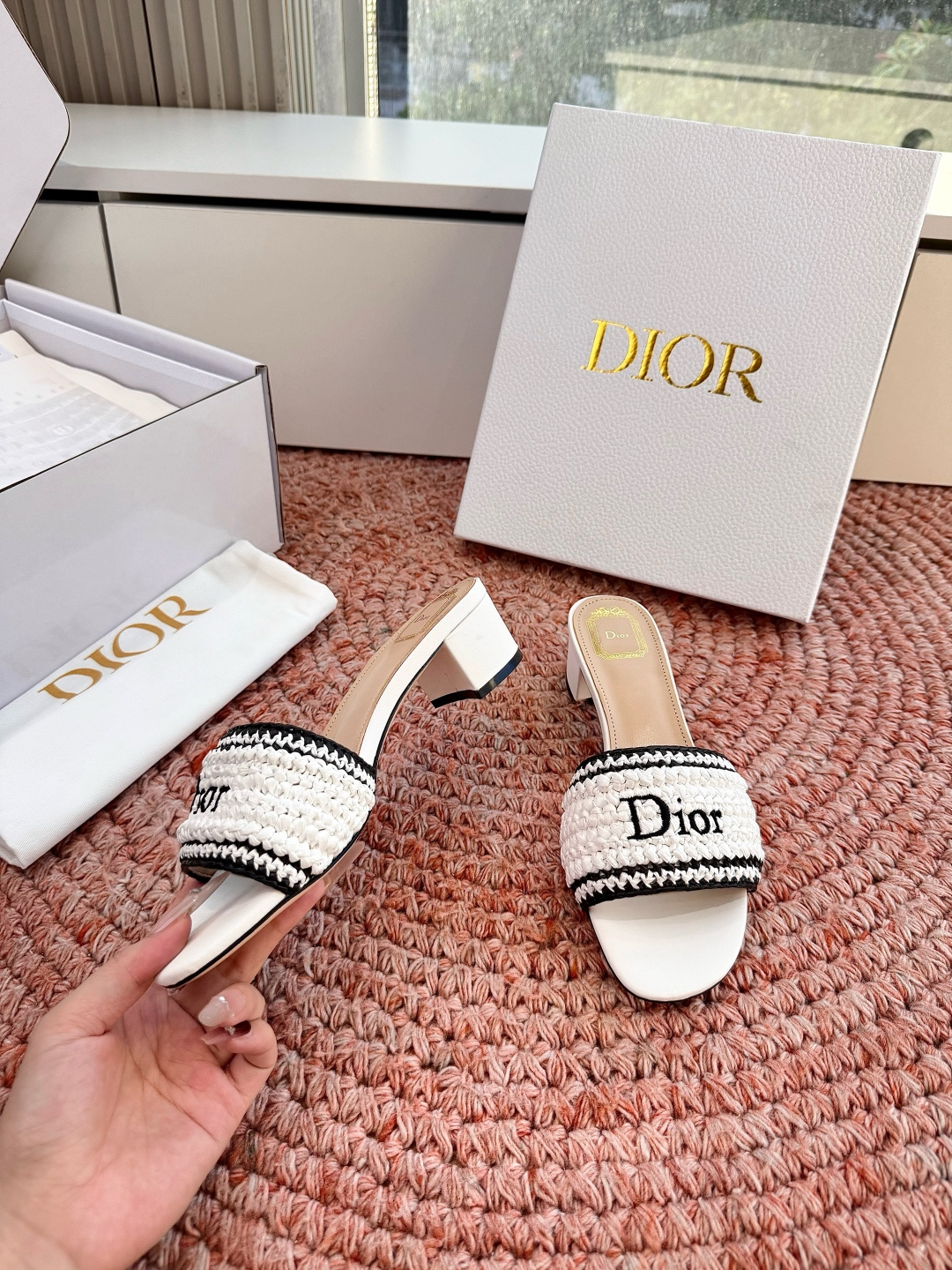 🌾G072顶级品质Dior/迪奥26WF早春新蝴蝶结编织刺绣拖鞋凉鞋标志性金属D字扣缀于鞋头侧畔哑光鎏金
