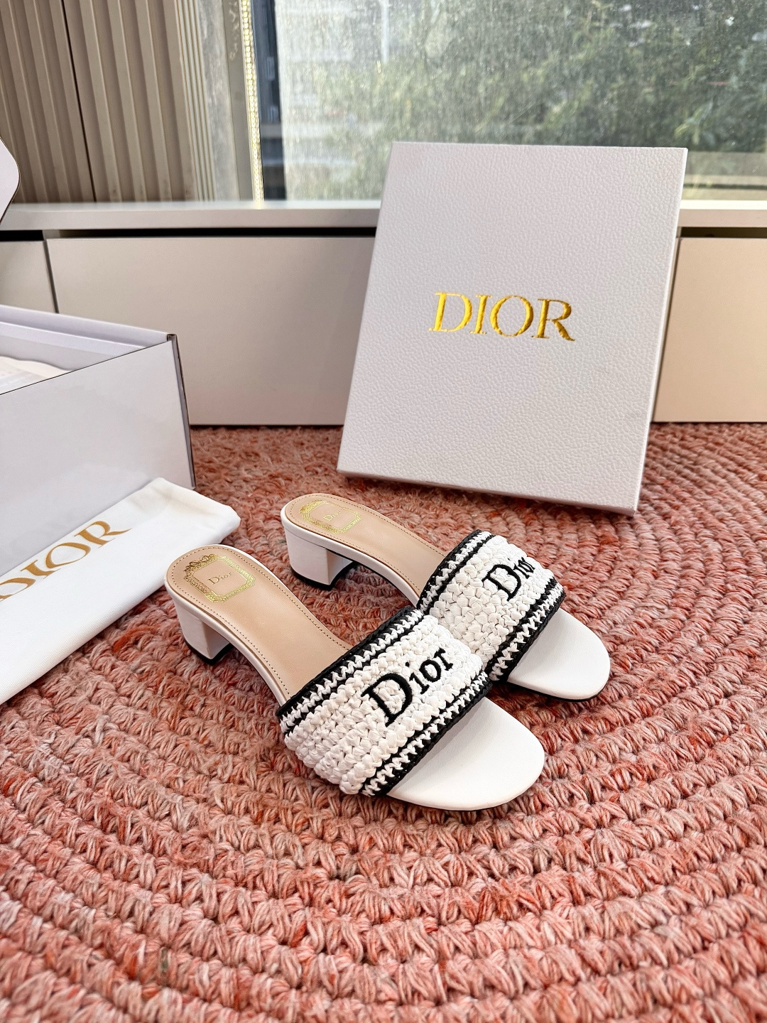 🌾G072顶级品质Dior/迪奥26WF早春新蝴蝶结编织刺绣拖鞋凉鞋标志性金属D字扣缀于鞋头侧畔哑光鎏金