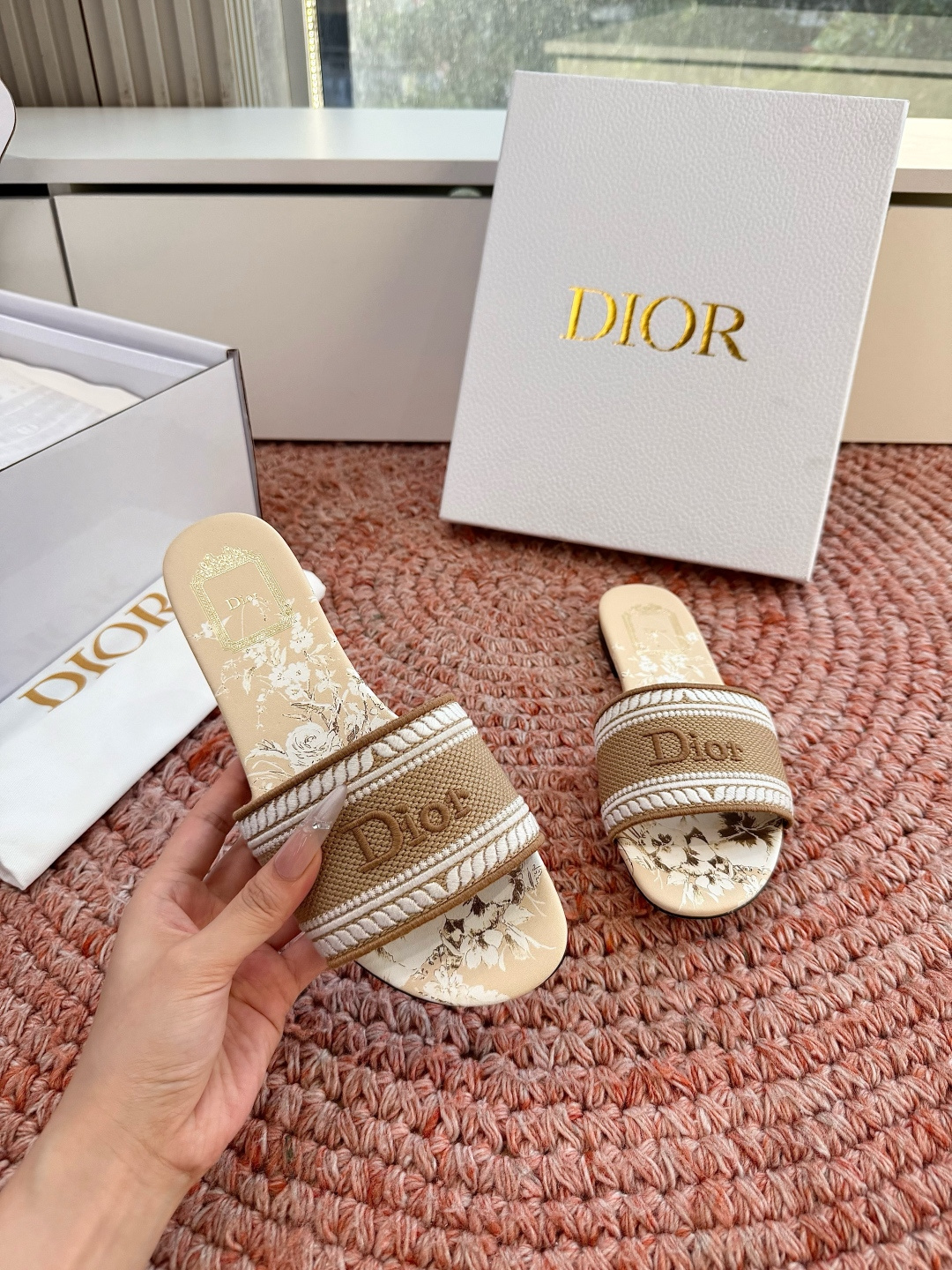🌾G072顶级品质Dior/迪奥26WF早春新蝴蝶结编织刺绣拖鞋凉鞋标志性金属D字扣缀于鞋头侧畔哑光鎏金