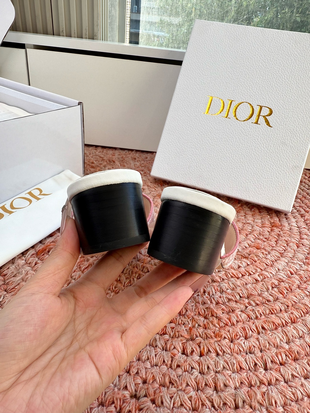 🌾G072顶级品质Dior/迪奥26WF早春新蝴蝶结编织刺绣拖鞋凉鞋标志性金属D字扣缀于鞋头侧畔哑光鎏金